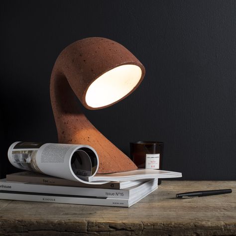 Les Lampes de Chevet : Quand la Lumière Devient Œuvre d'Art