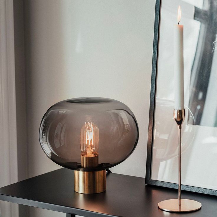 Lampes de Chevet en Verre : Élégance Intemporelle pour Votre Chambre