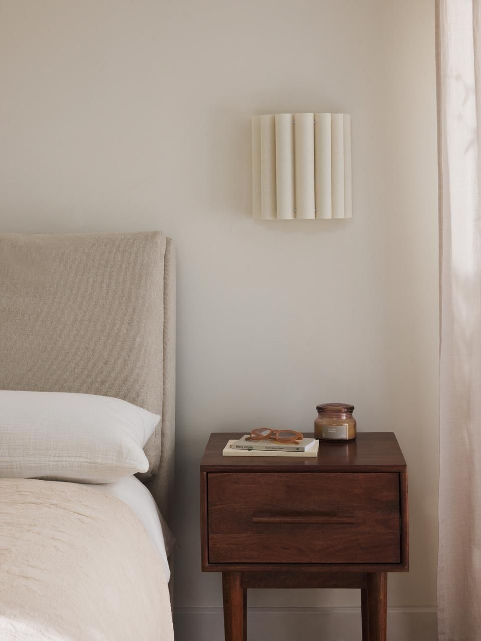 Petits Espaces, Grandes Idées : Comment Choisir sa Lampe de Chevet