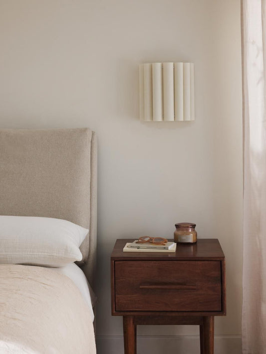 Petits Espaces, Grandes Idées : Comment Choisir sa Lampe de Chevet