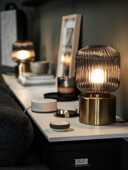 Découvrez les dernières tendances en matière de lampes de chevet pour illuminer votre chambre avec style
