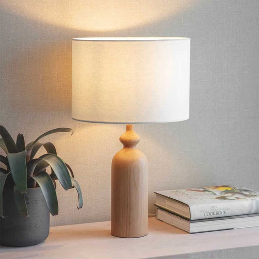 Associer une Lampe de Chevet en Bois avec Différents Styles d'Intérieur : Du Moderne au Rustique