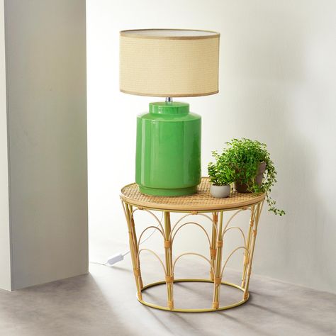 Lumières du Monde : Les styles de Lampes de Chevet à travers les époques