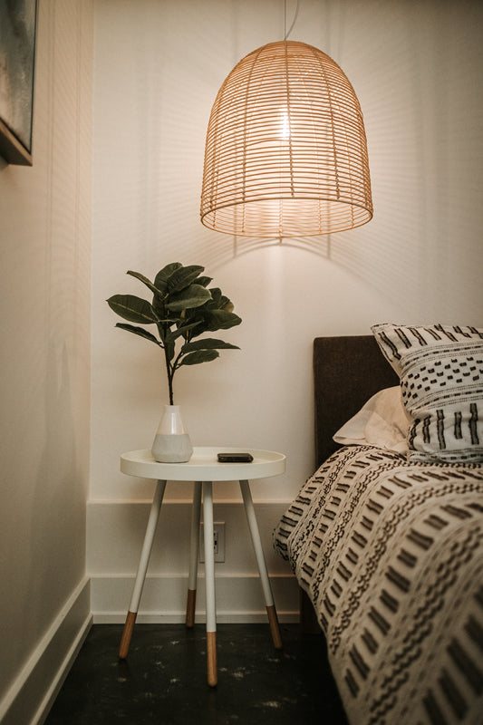 Découvrez les dernières tendances en matière de lampes de chevet pour illuminer votre chambre avec style