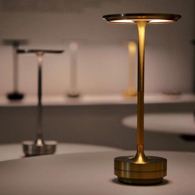 Lampe de Chevet sans fil élégante en métal doré.