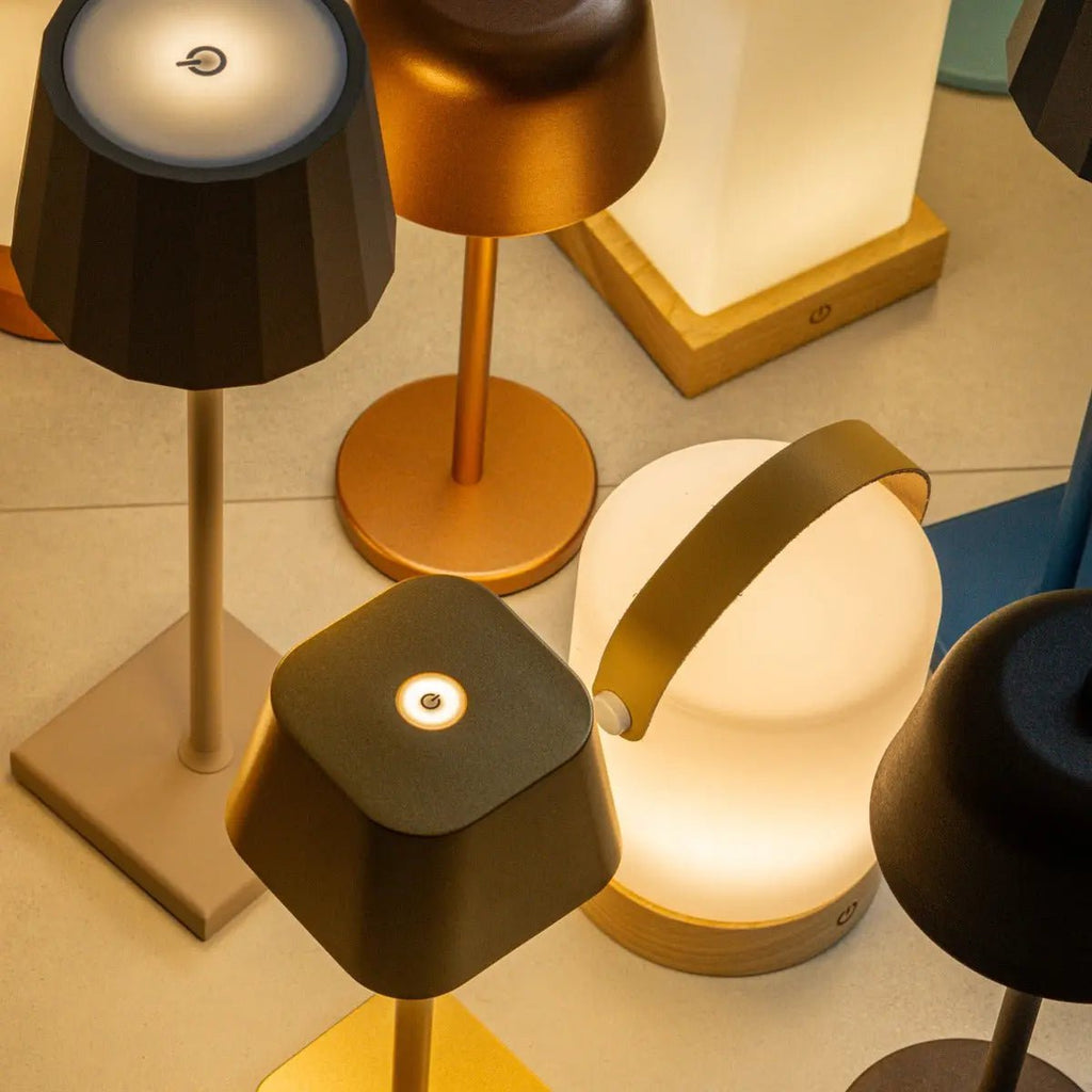 Lampe de table rechargeable au marron clair et clair - sans fil, dimmable et USB-C