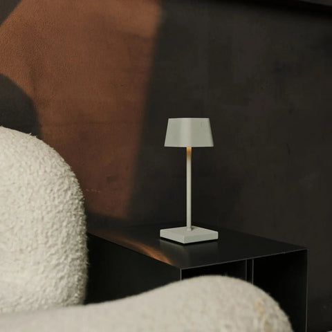 Sarphati Mini Shadow Grey Grey Cordless Table Lamp Perfection pour l'industrie hôtelière - Rechargeable sans fil via Station de chargement, lampe dimmable et 3 modes légers