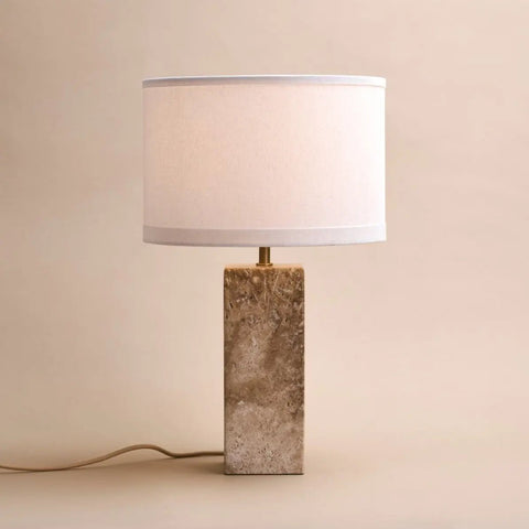 Lampe en travertin Rosie – Pierre naturelle élégante avec abat-jour en coton