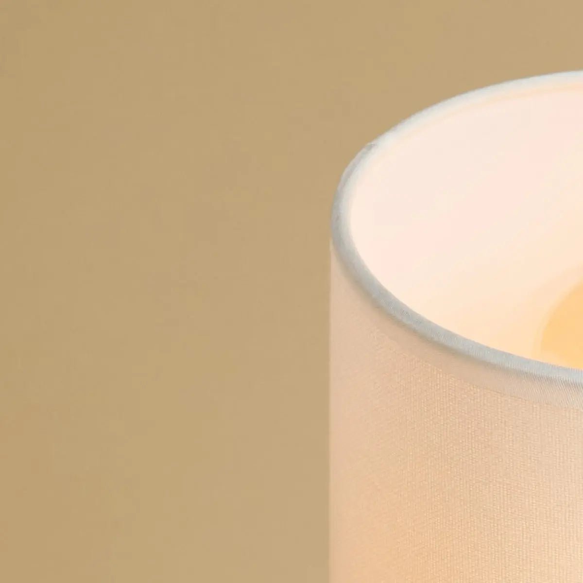 Lampe brun clair "Boris" avec cordon de 2 mètres - lampe à teinte en tissu et base en bois