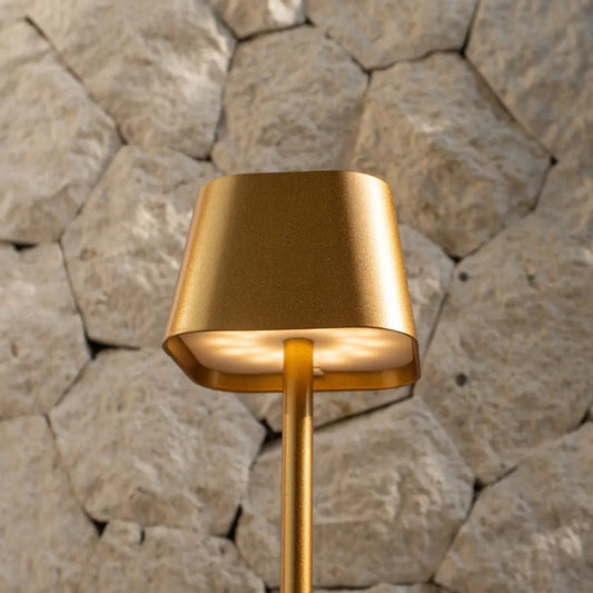 Lampe de table rechargeable Ava Or | Sans fil, variable et élégant