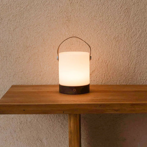 Lampe de table en bois rechargeable marron foncé Avery – sans fil et à intensité variable avec bracelet en cuir