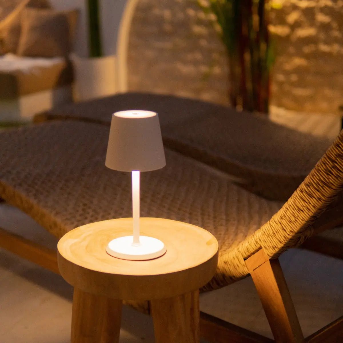 Lampe de table rechargeable James White – Sans fil, à intensité variable et élégante