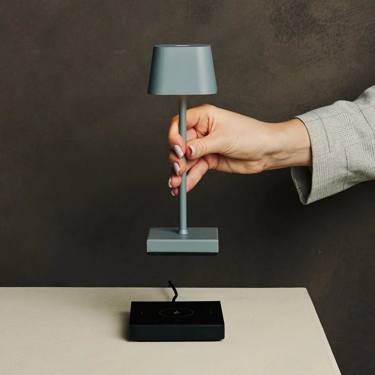 Sarphati Mini Mouse Grey Cordsless Table Lamp Perfection pour l'industrie hôtelière - Rechargeable sans fil via Station...