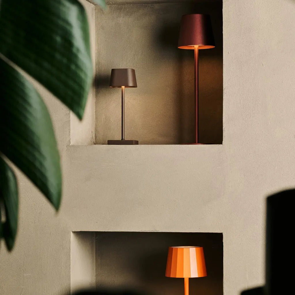 Sarphati Mini Mocha Brown Table sans fil lampe parfaite pour l'industrie hôtelière - rechargeable sans fil via la station de charge, lampe dimmable et 3 modes lumineux