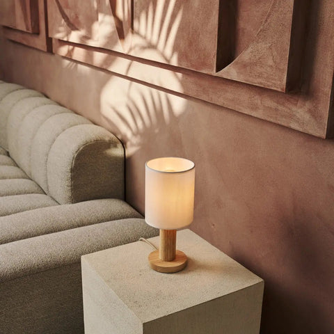 Lampe brun clair Boris avec cordon de 2 mètres - lampe à teinte en tissu et base en bois