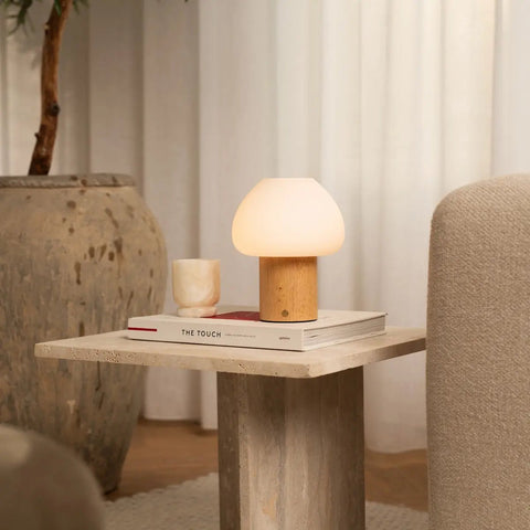 Lampe en bois Fynn marron clair – rechargeable, variable et élégante