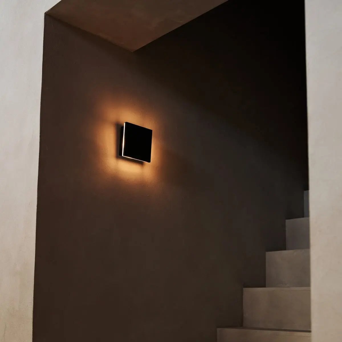 Applique murale sans fil noire Ligne | Conception rechargeable et variable