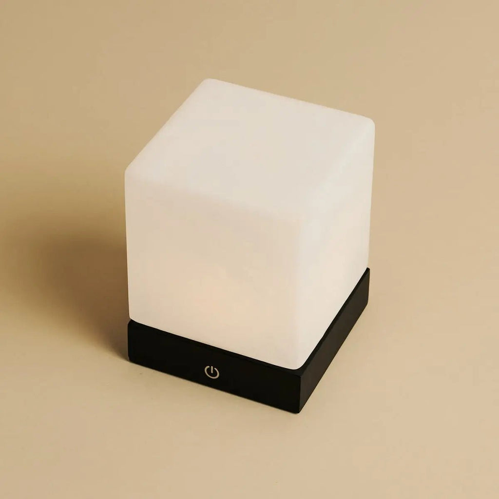 Lampe en bois sans fil noir "Yce" avec verre congelé - batterie rechargeable, dimmable, 100 heures