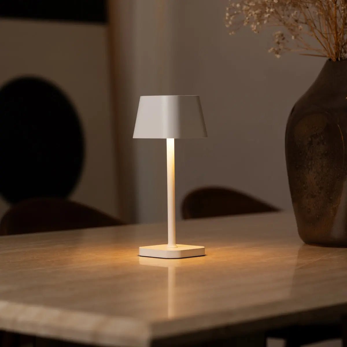Lampe de table rechargeable Ava White – Éclairage élégant, sans fil et à intensité variable