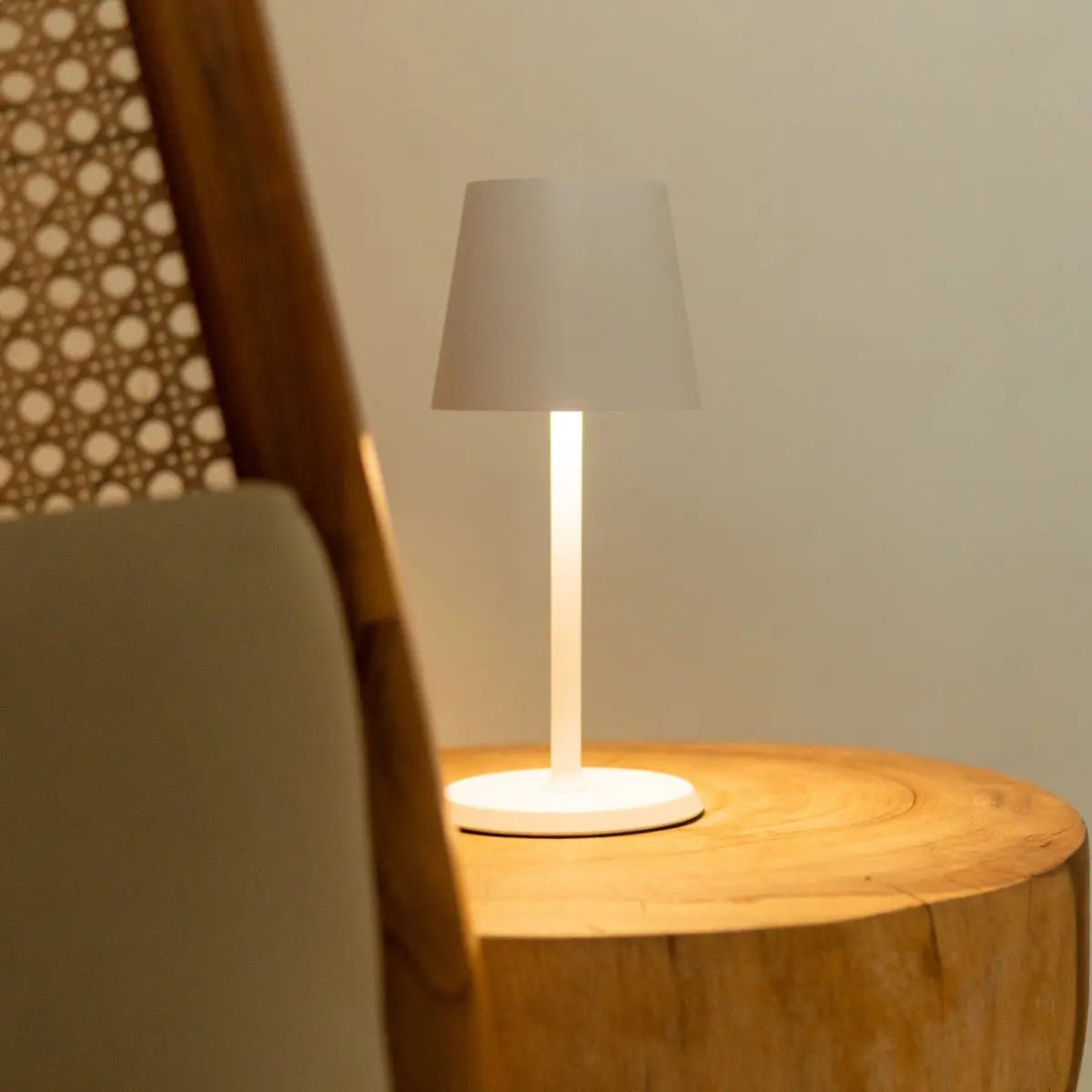 Lampe de table rechargeable James White – Sans fil, à intensité variable et élégante