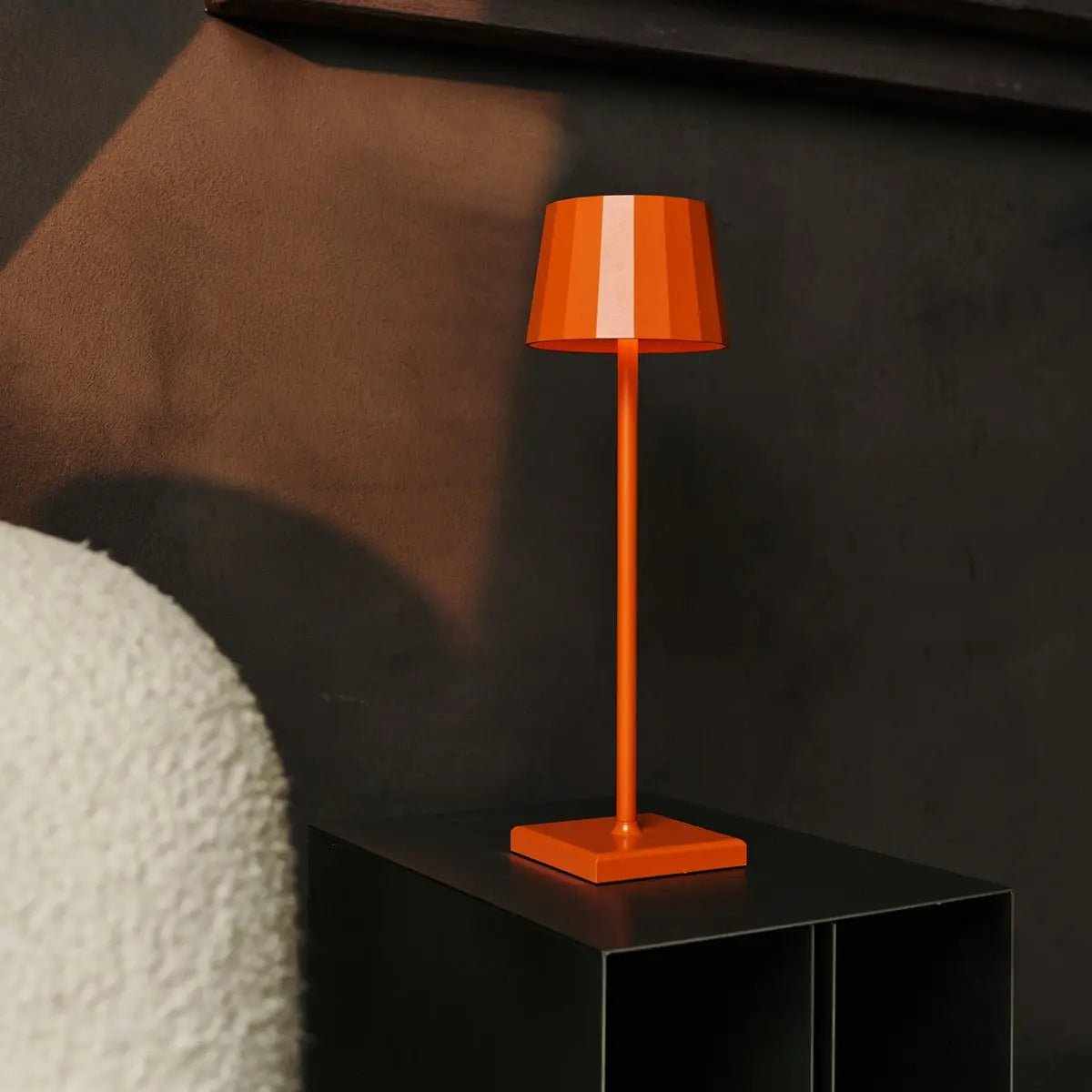 Combi set professionnel - 8 x wouter fleurs de table de table rechargeable orange et 1 x station de charge sans fil avec...