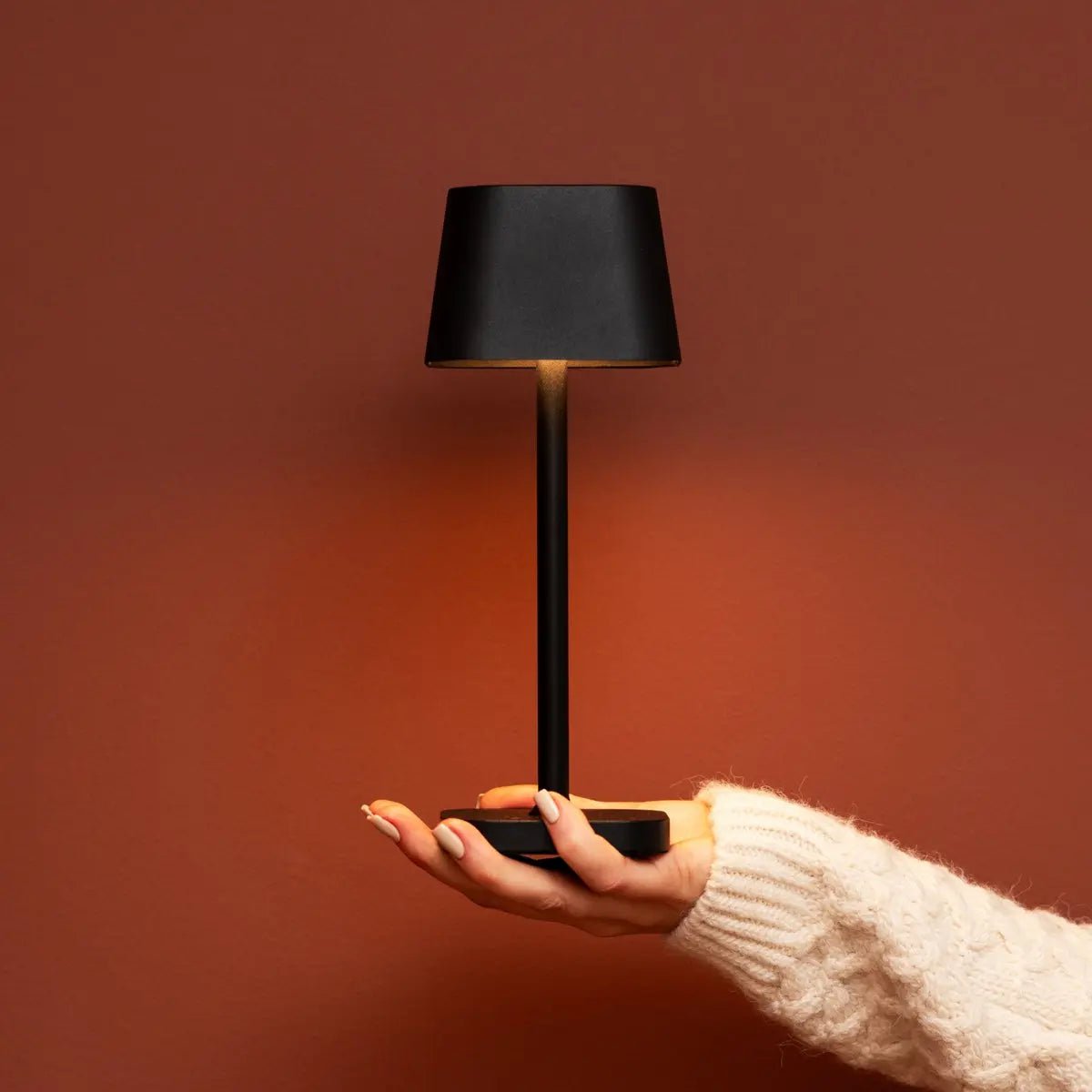 Lampe de table rechargeable noire Ava | Solution d'éclairage sans fil élégante