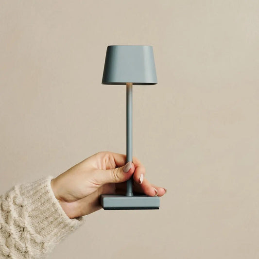 Sarphati Mini Mouse Grey Cordsless Table Lamp Perfection pour l'industrie hôtelière - Rechargeable sans fil via Station de charge, lampe dimmable et 3 modes légers