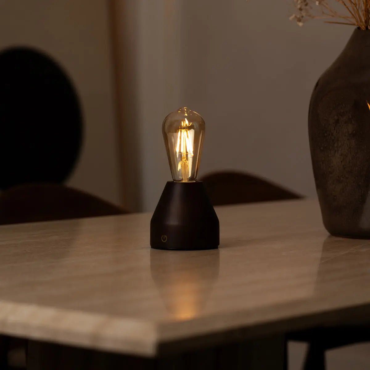 Lampe de table LED rechargeable marron foncé "Zavi" – Sans fil, à intensité variable, batterie de 80 heures