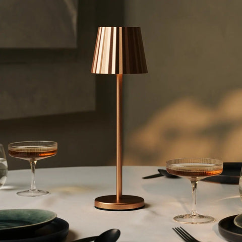Combi Set Professional - 8 X Maya Copper Rechargeable Table Lampes et 1 X Station centrale Station de charge sans fil avec Qi-Technology - Perfect pour les restaurants, l'hospitalité et les hôtels
