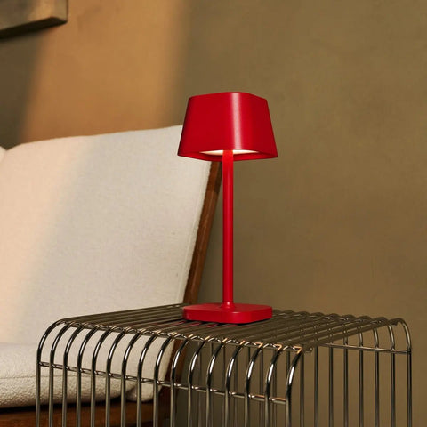 Lampe de table rechargeable Ava Berry Red | Lampe élégante et sans fil et dimmable