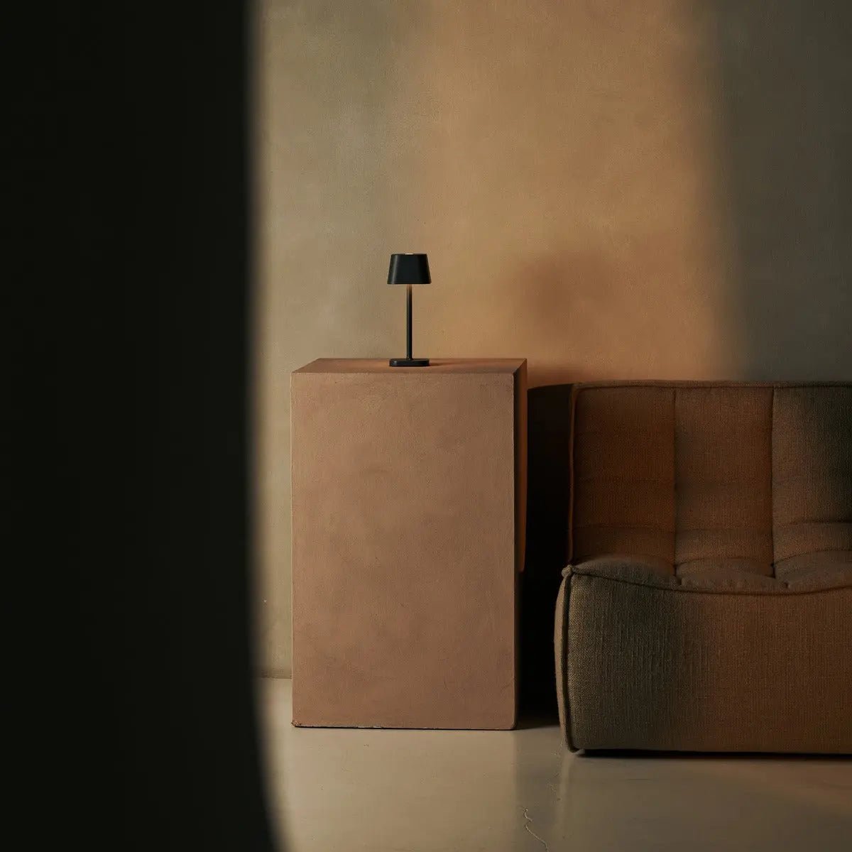 Ava Stone Grey - lampe de table rechargeable | Lampe élégante et sans fil