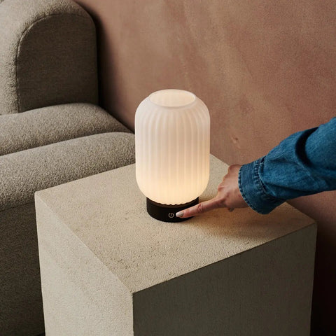 LILLY BRORN DARK BRORN UNIQUE UNIQUE LAMPE - LAMPE DE VERRE GRATITE, BASE DE BOIS, DIMMABLE, 3 MODES LUMIÈRES