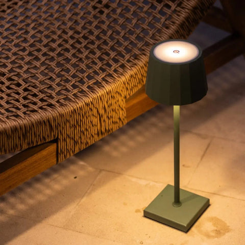 Lampe de table rechargeable verte William Sage – USB-C, intensité variable, batterie 120 heures