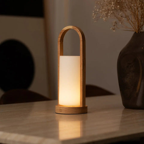 Lampe de table en bois rechargeable Evie marron clair – Intensité variable et sans fil