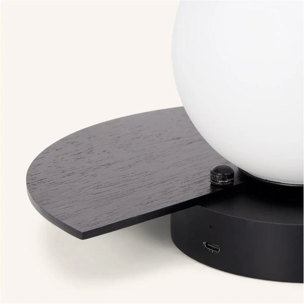 Applique murale sans fil noire Kane – Lampe rechargeable en bois et verre