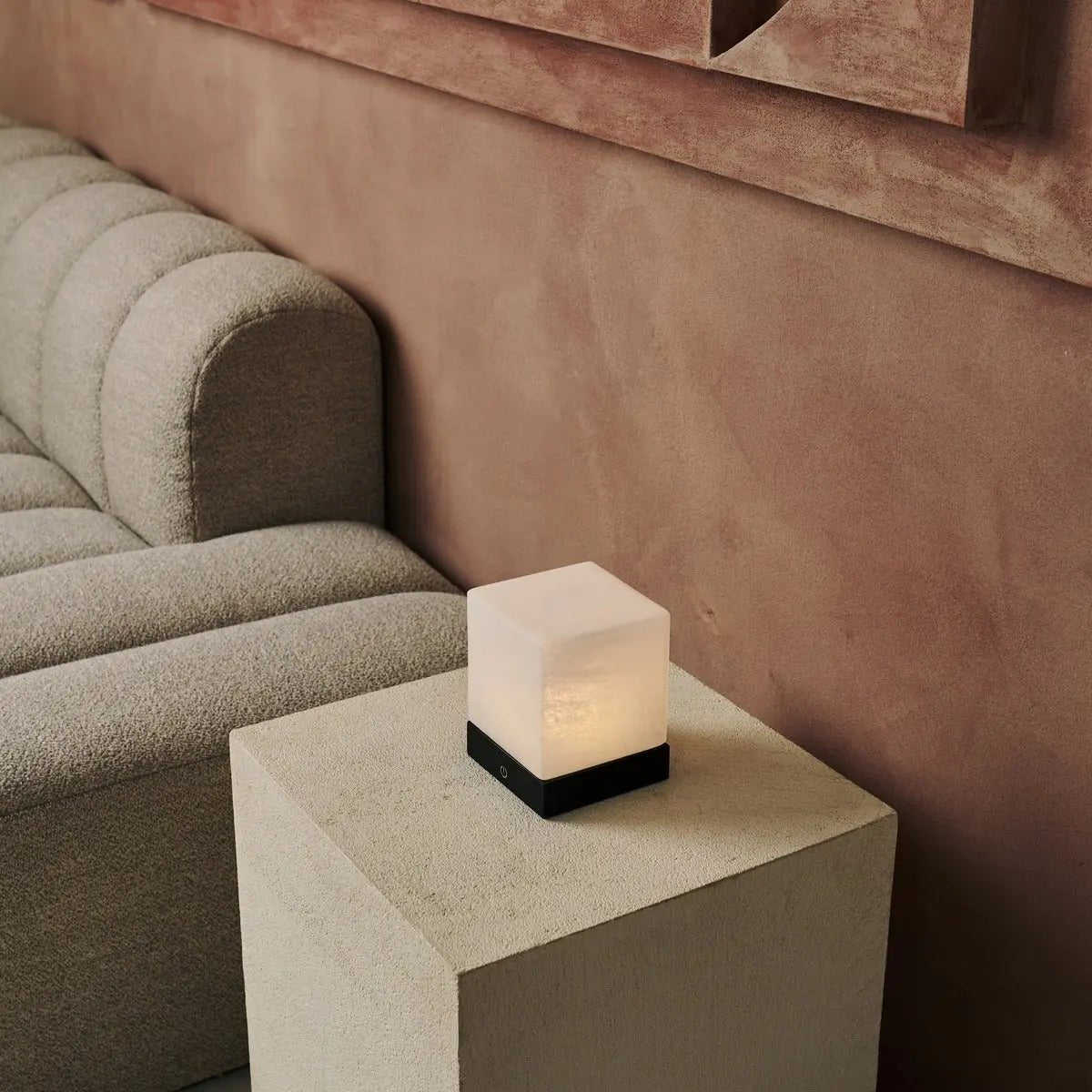 Lampe en bois sans fil noir "Yce" avec verre congelé - batterie rechargeable, dimmable, 100 heures