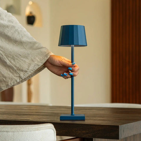 Wouter Delftware Blue Rechargeable Table Lampe - Charge sans fil, Dimmable, durée de vie de la batterie de 120 heures