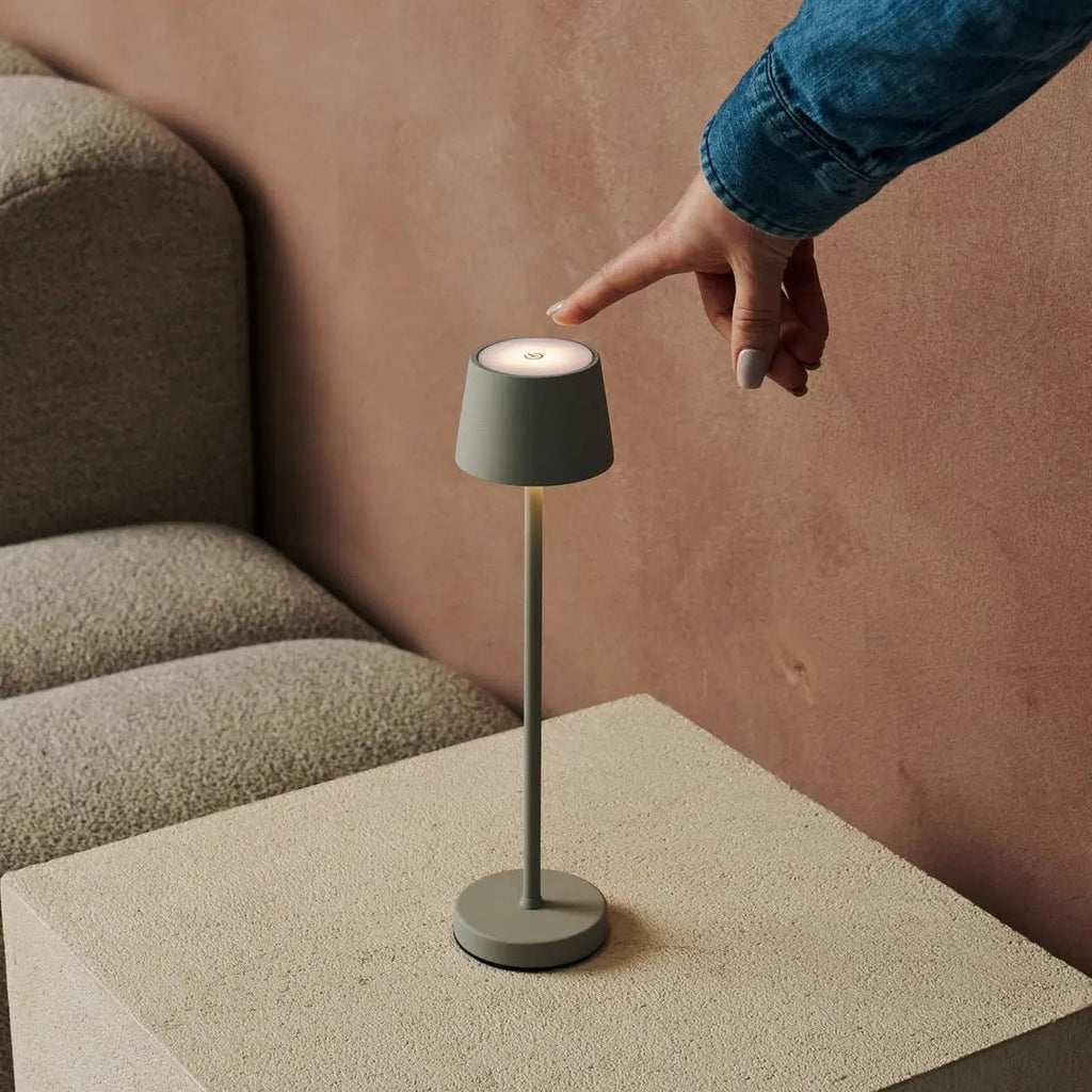 Vondel Mini Shadow Grey Grey Rechargeable et lampe sans fil parfaite pour l'industrie hôtelière - sans fil rechargeable via la station de charge