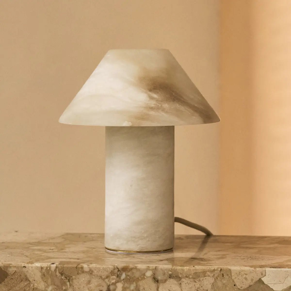 Lampe en albâtre élégante Eleonora – Fabriquée à la main, design unique avec une lueur douce