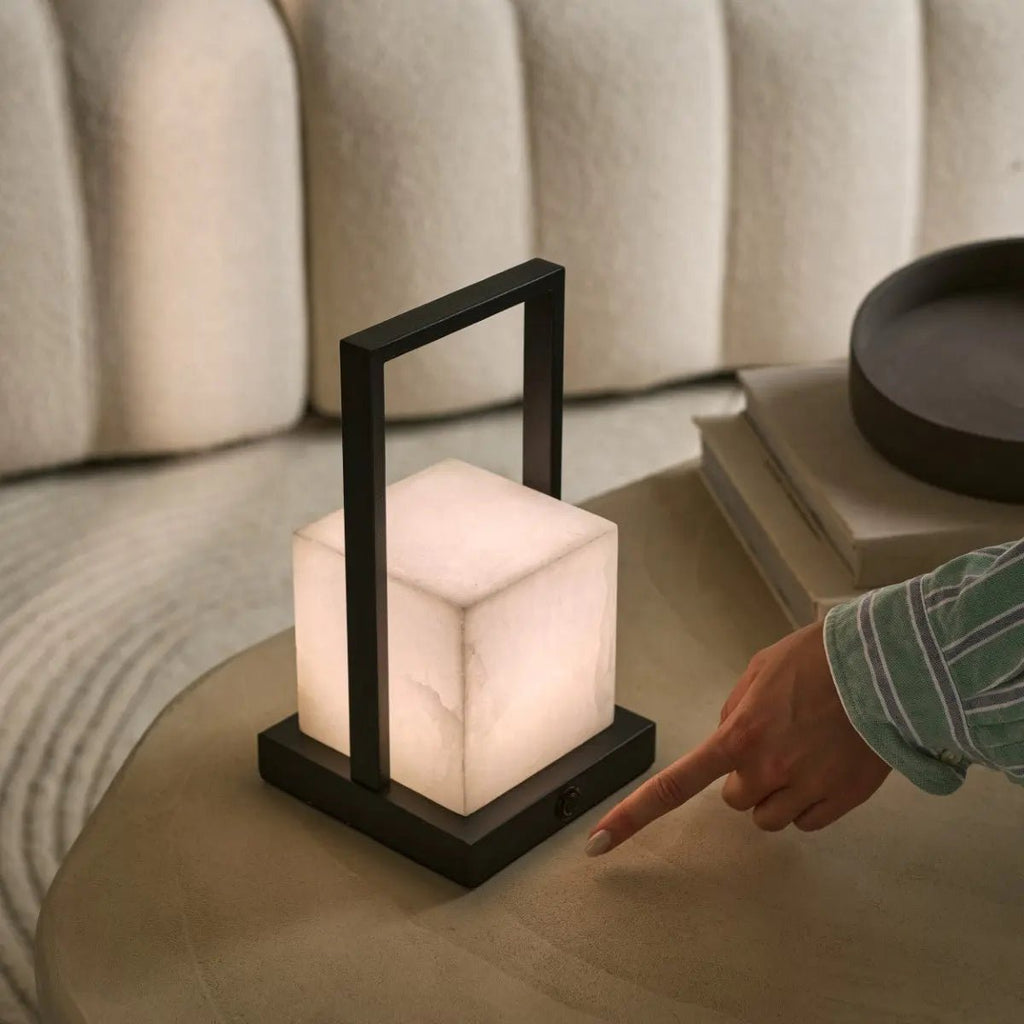 Lampe de table rechargeable "Nola" en albâtre l trois modes d'éclairage et rechargeable