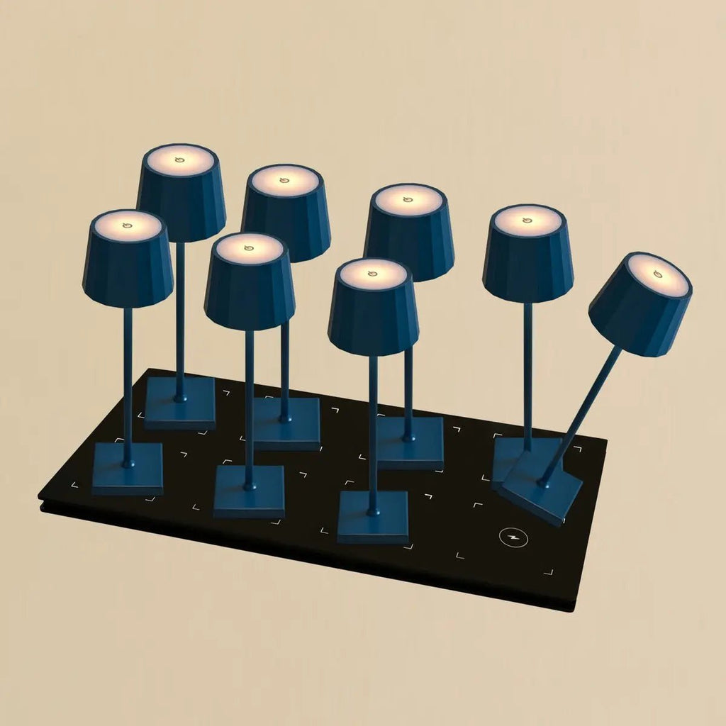 Combi Set Professional - 8 x Wouter Delftware Blue Rechargeable Table Lampes et 1 X Station centrale Station de charge sans fil avec Qi-Technology - Parfait pour les restaurants, l'hospitalité et les hôtels