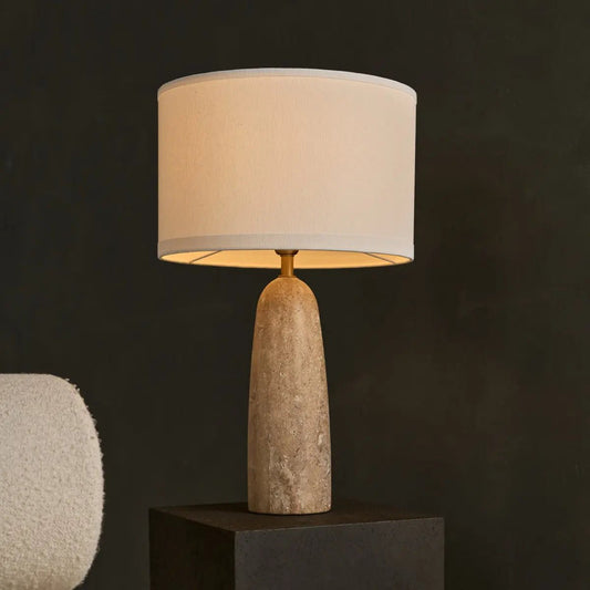Lampe en travertin Isla avec abat-jour en coton – élégante et intemporelle