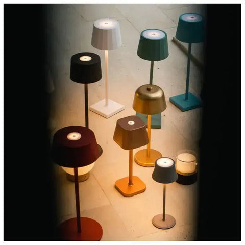 Lampe de table rechargeable Ava Berry Red | Lampe élégante et sans fil et dimmable