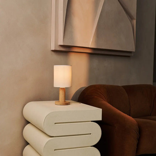 Lampe brun clair Boris avec cordon de 2 mètres - lampe à teinte en tissu et base en bois