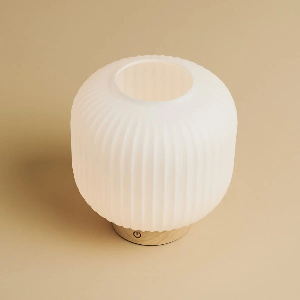 Lyla Lampe rechargeable unique - Verre givrée et base en bois, dimmable, 3 modes lumineux