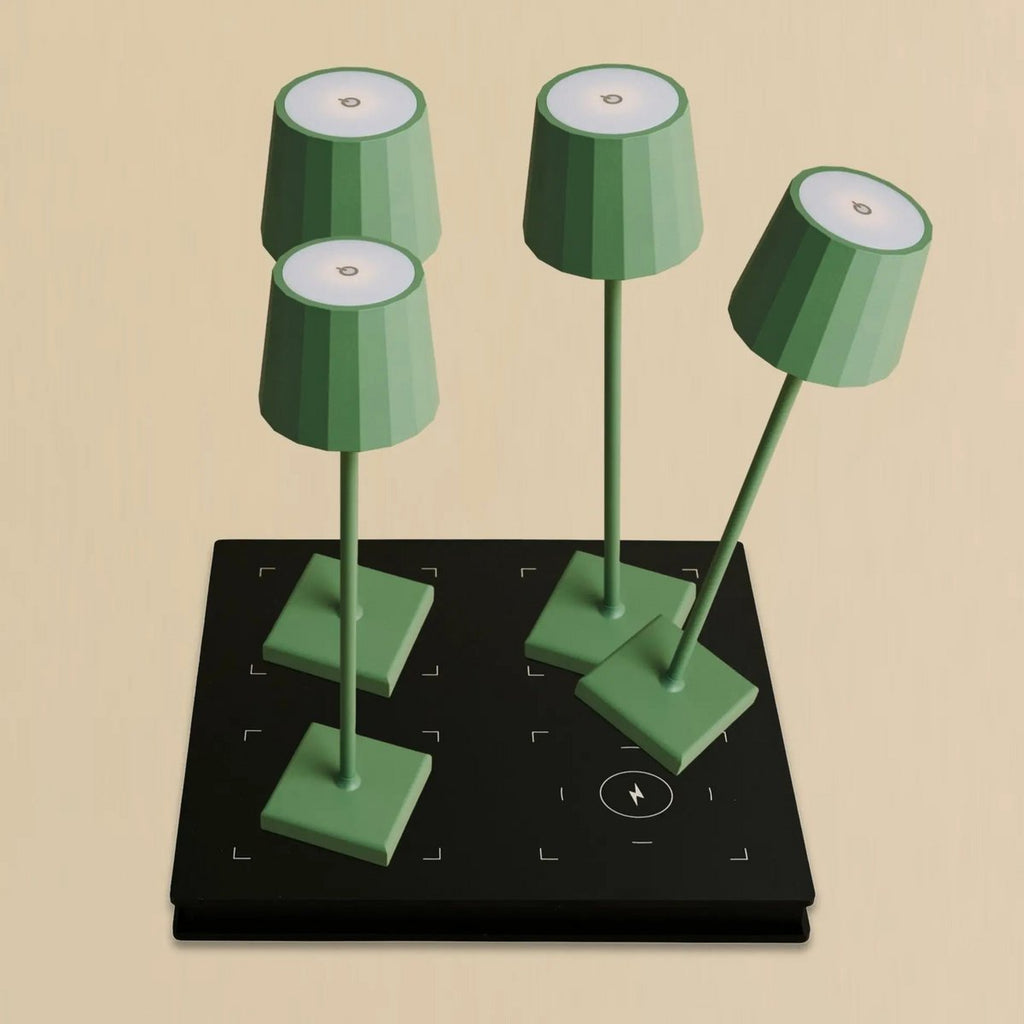 Combi Set Professional - 4 X Wouter Sage Green Rechargeable Table Lampes et 1 X Amstel Wireless Station Wireless avec Qi-Technology - Parfait pour les restaurants, l'hospitalité et les hôtels