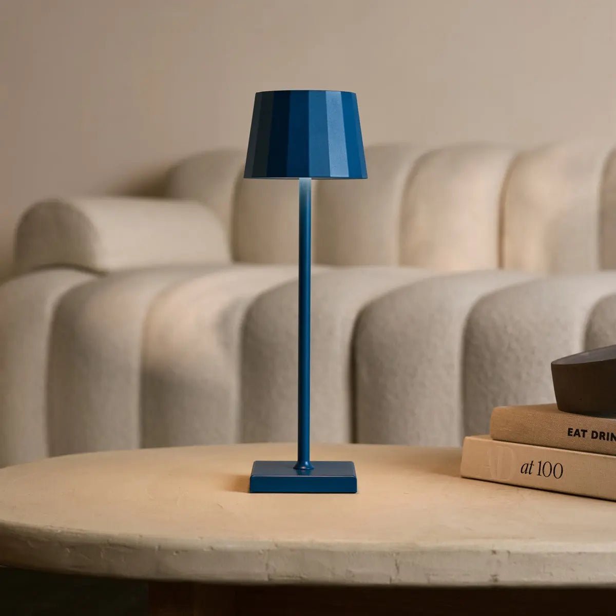 Lampe de table en fer rechargeable bleue William Delftware – Intensité variable, chargement USB-C, 120 heures