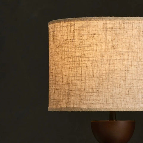 Lampe de table Kai marron foncé avec abat-jour sable – Éclairage élégant et fait main