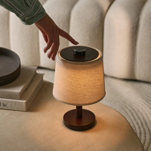 Lampe en bois marron foncé Rover – Abat-jour rechargeable, sans fil et à intensité variable