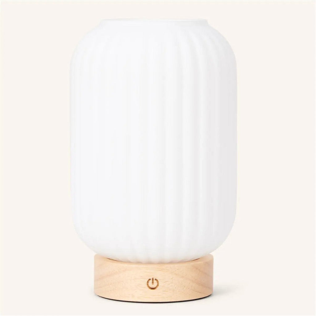 Lampe rechargeable unique Lilly – Verre dépoli et base en bois, intensité variable, 3 modes d'éclairage